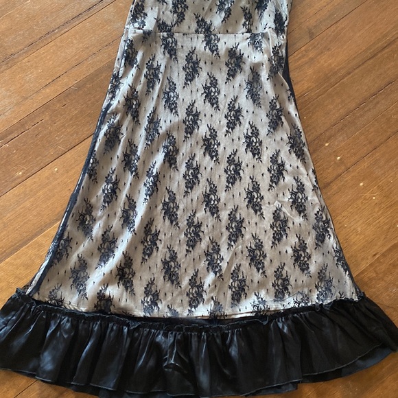 Gorgeous beige and black tulle gown size medium - Picture 6 of 7